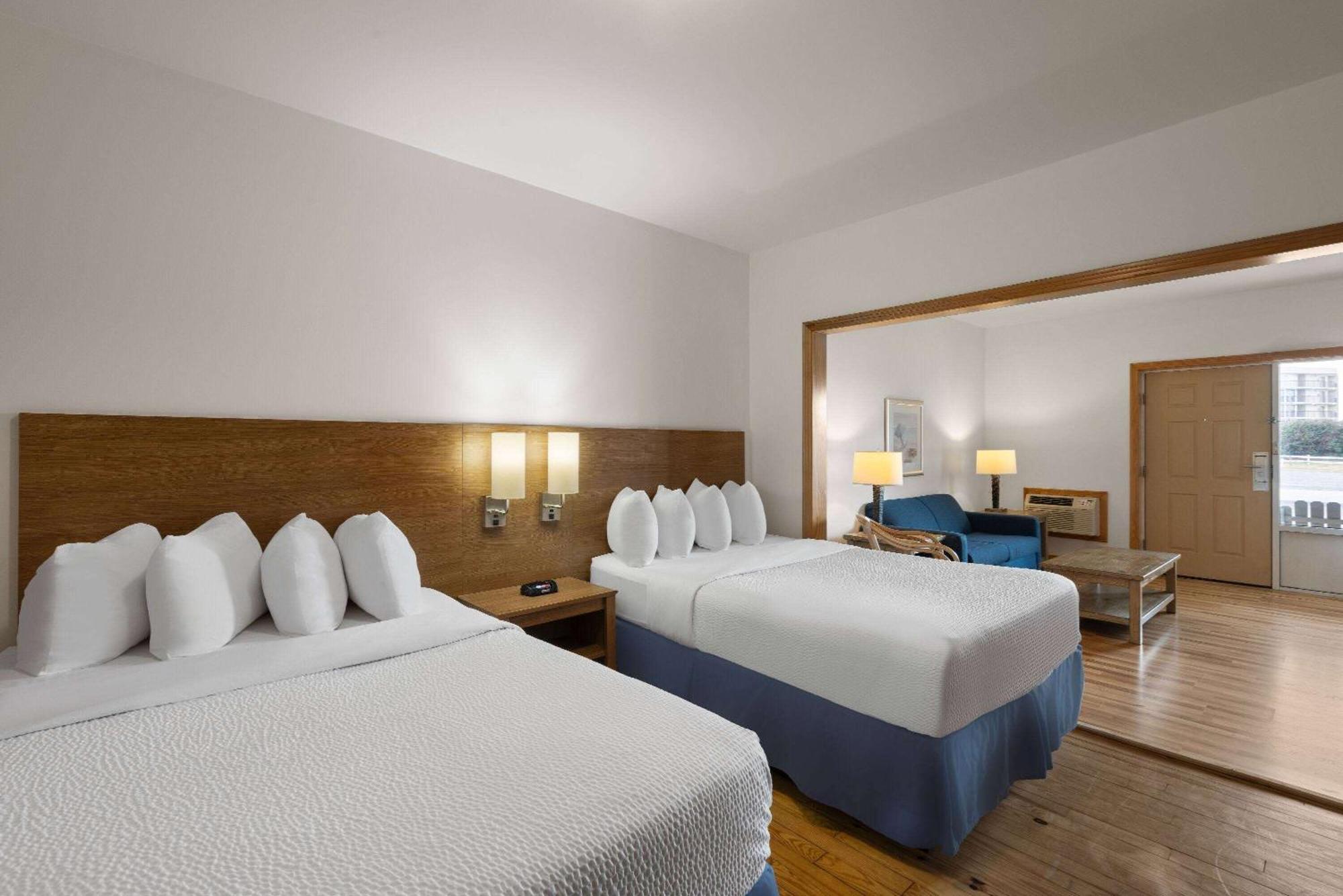 Days Inn By Wyndham Kill Devil Hills Oceanfront - Wilbur Exterior photo
